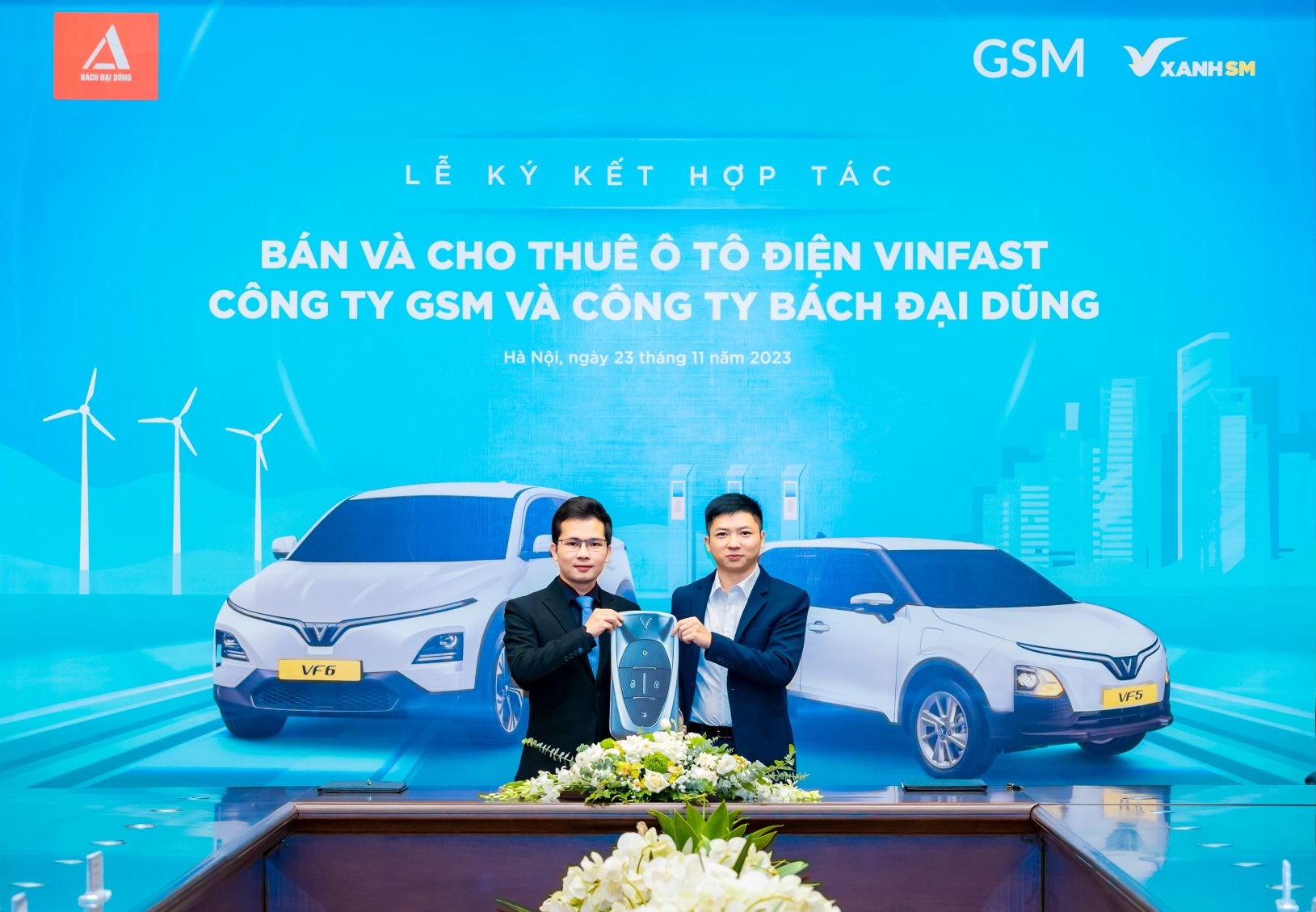 Hà Tĩnh mua và thuê 300 ô tô điện VinFast từ GSM