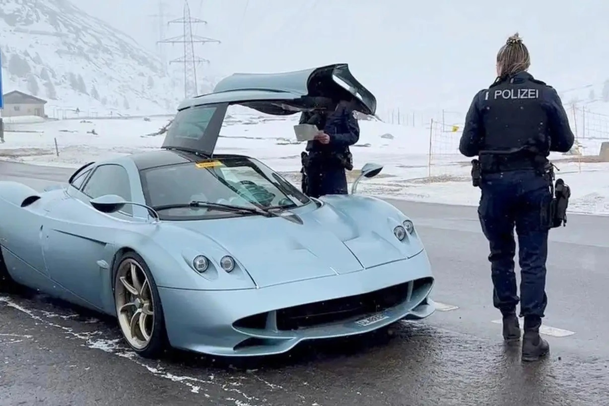 Pagani Huayra Codalunga, Siêu xe, Cảnh sát, Thụy Sĩ
