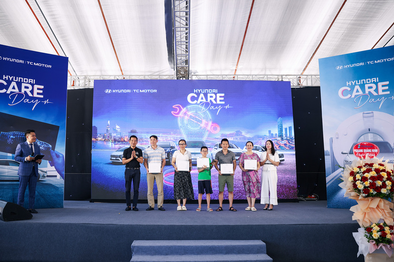Anh Trang Đức Trung, khách hàng tham dự chương trình tại Hạ Long 