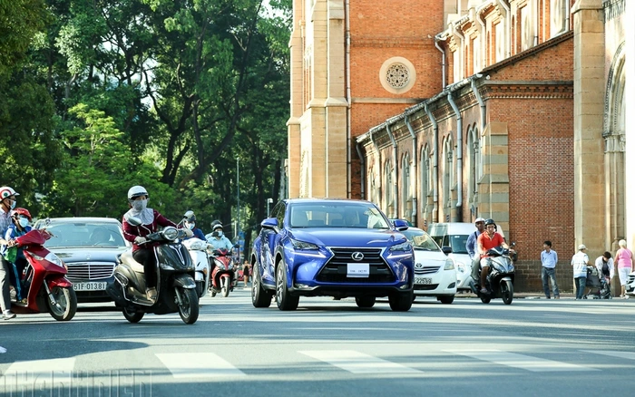 lái xe trong thành phố