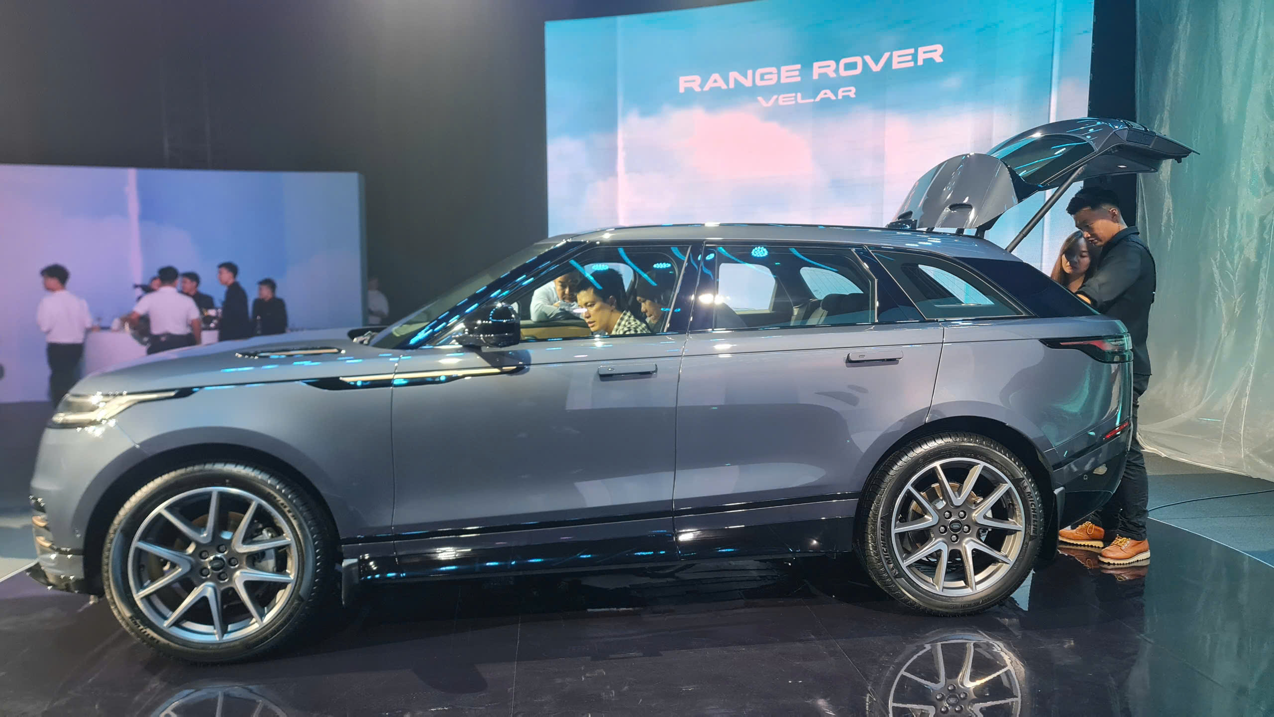 Land Rover Việt Nam chính thức giới thiệu mẫu xe Range Rover Velar mới