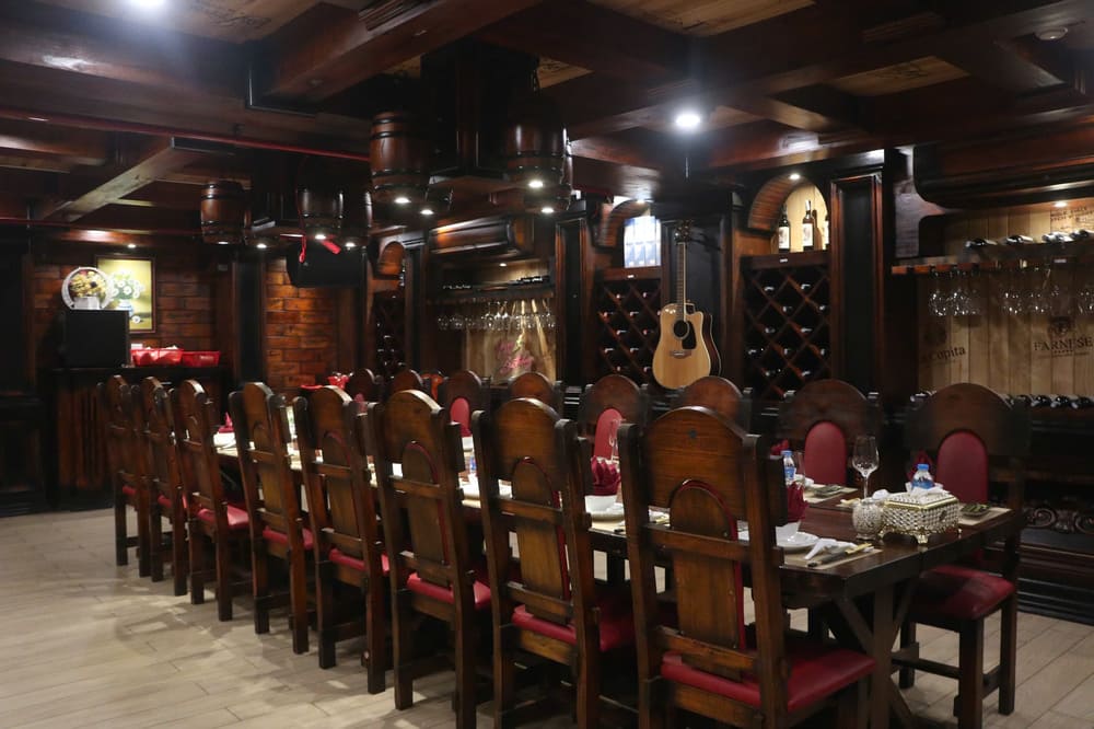 Không gian Wine Lounge sang trọng, đẳng cấp và riêng tư tại Ong Xinh Lounge & Karaoke