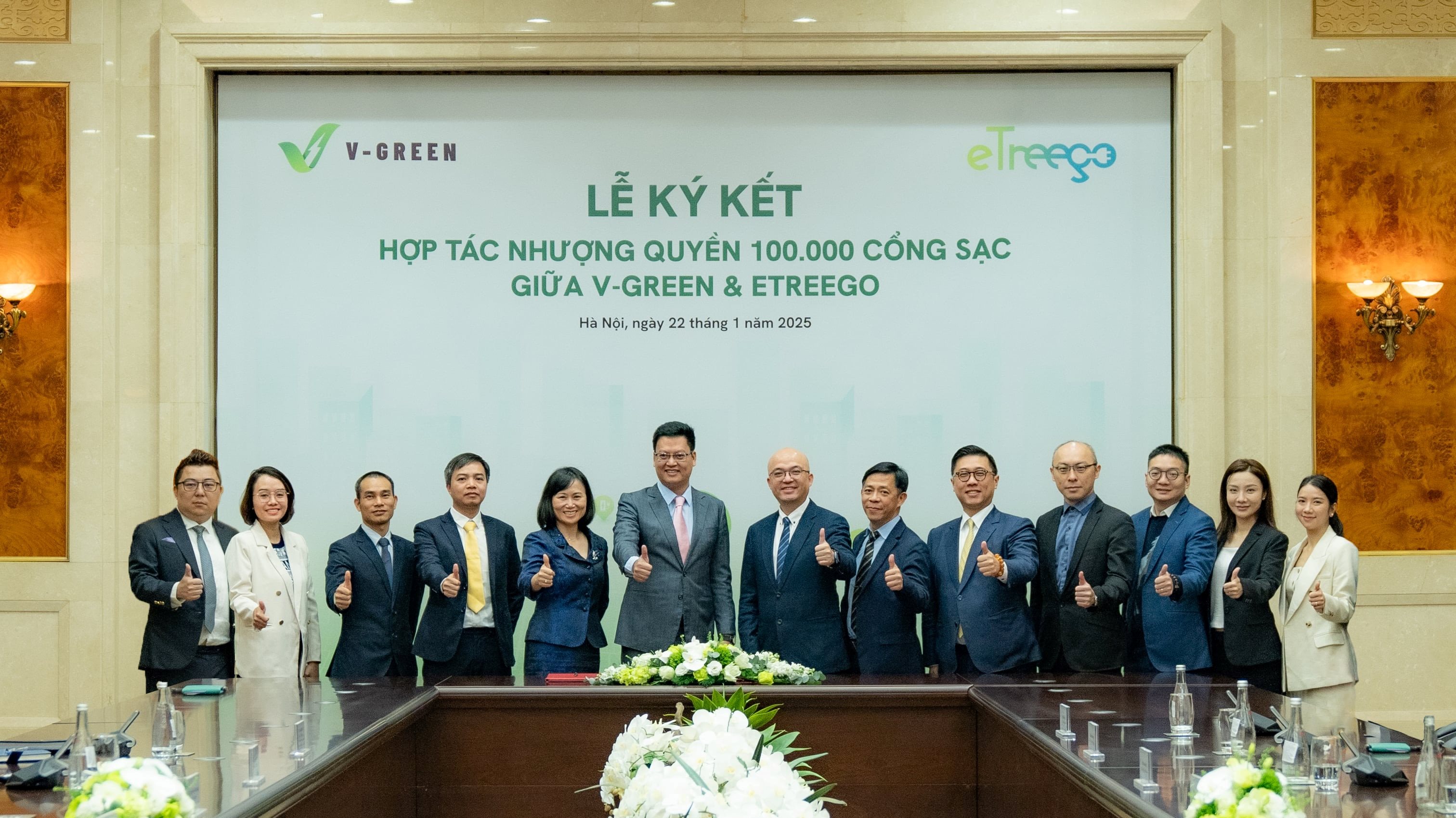 V-GREEN và ETREEGO ký MoU phát triển 100.000 cổng sạc VINFAST