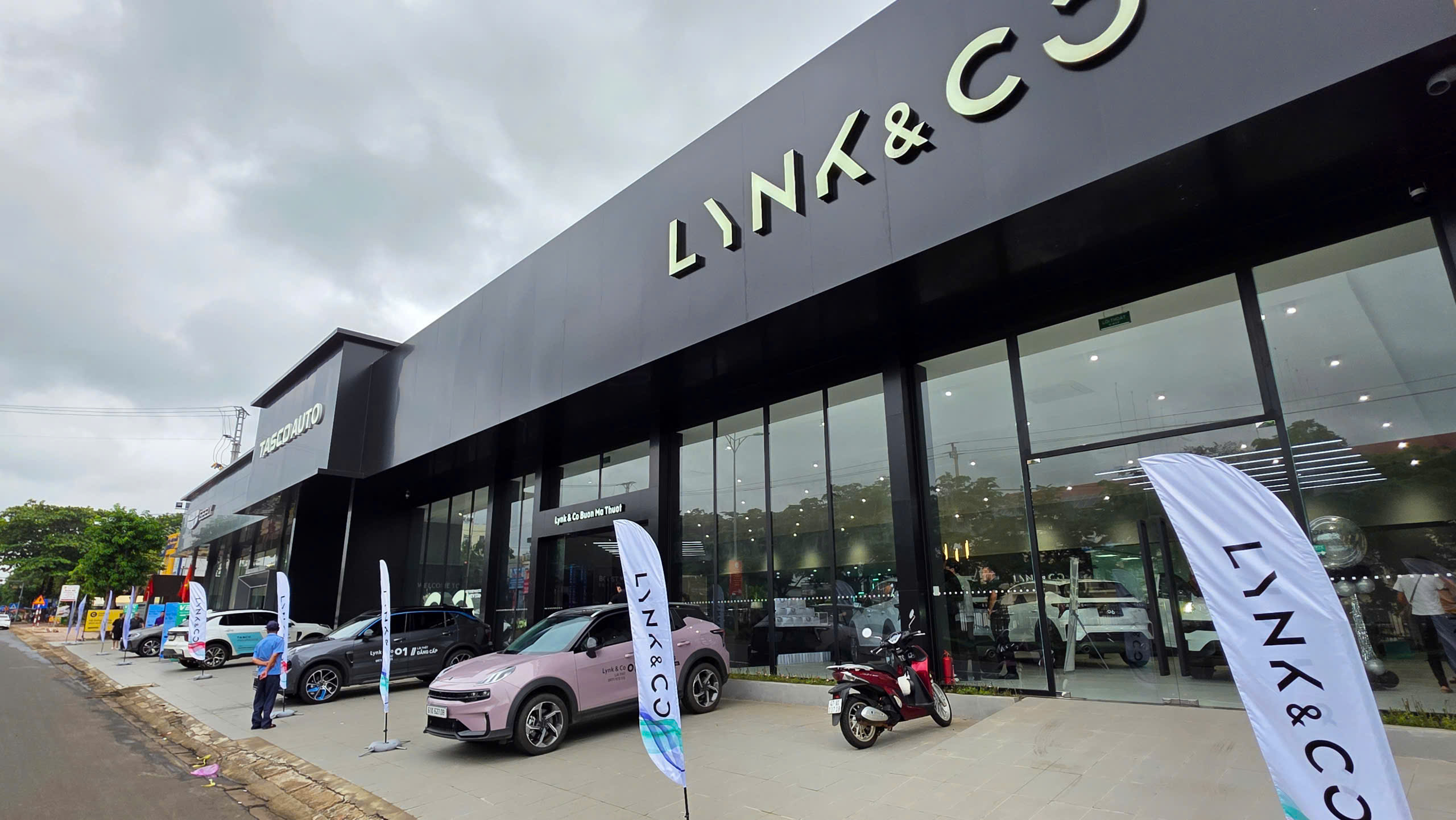 Greenlynk chính thức ra mắt xe Lynk & Co 06 Core Plus tại Việt Nam