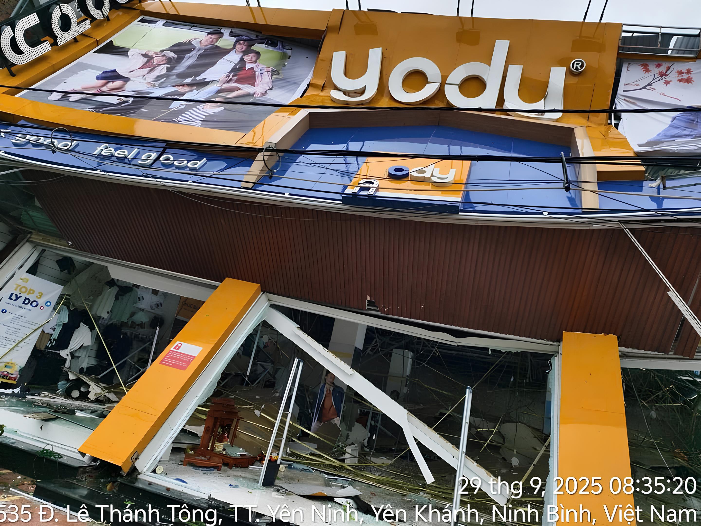 1 cửa hàng Yody bị sập sau bão ở Ninh Bình