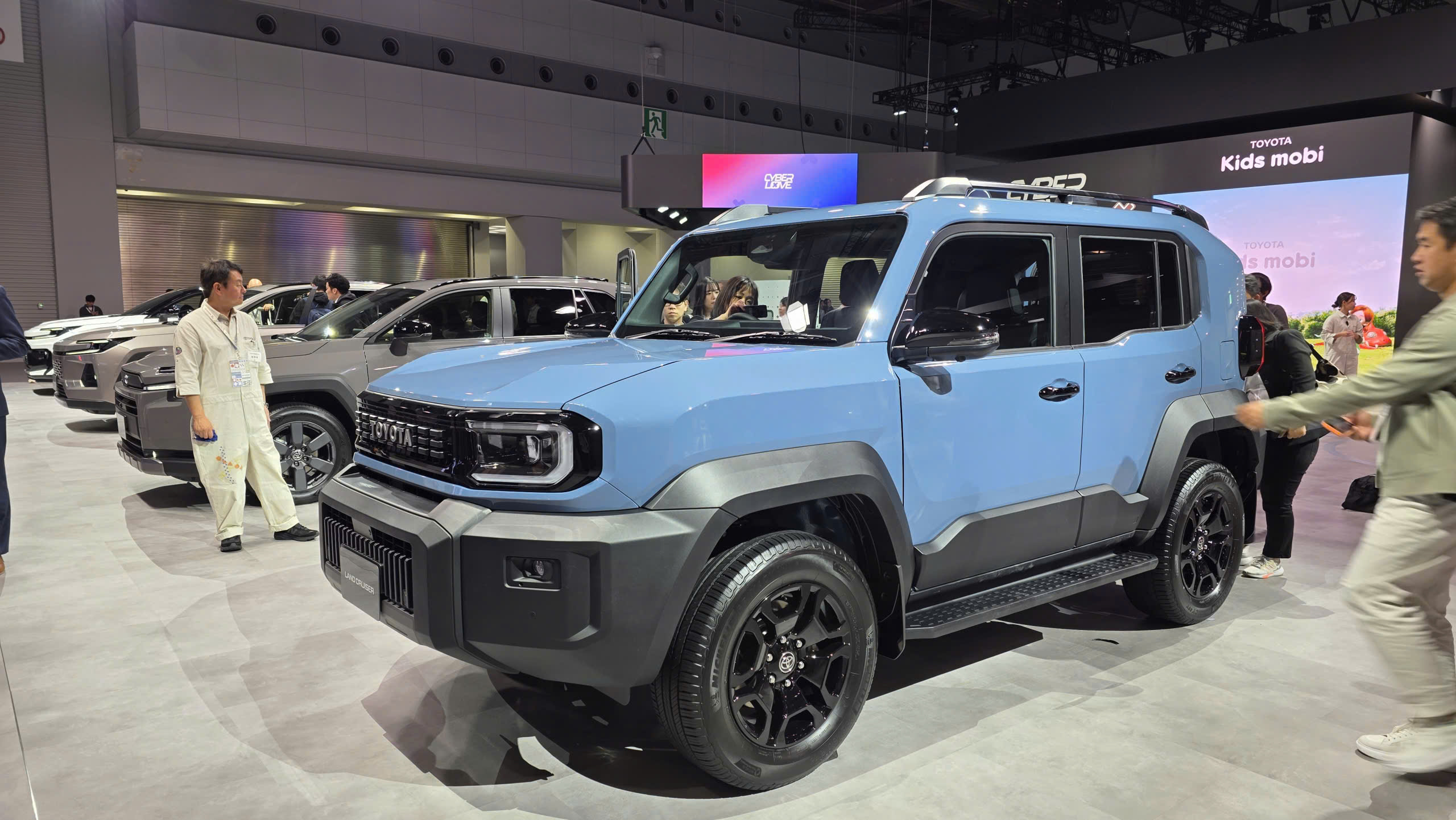 Toyota trưng bày  Land Cruiser FJ tại Japan Mobility Show sẽ ​​bán ra năm 2026.