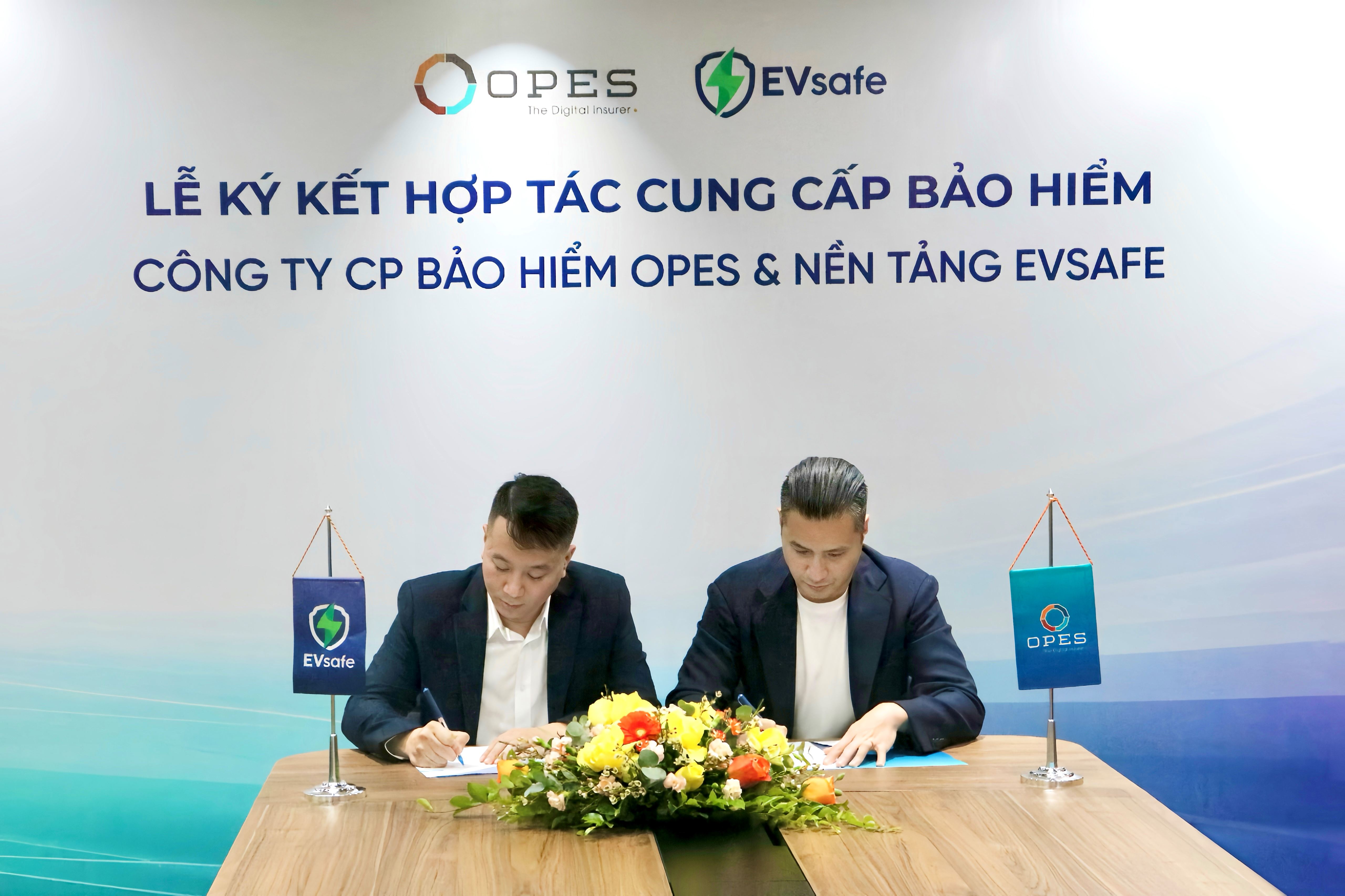 OPES ký thỏa thuận hợp tác cung cấp bảo hiểm cho trụ sạc điện của EVsafe