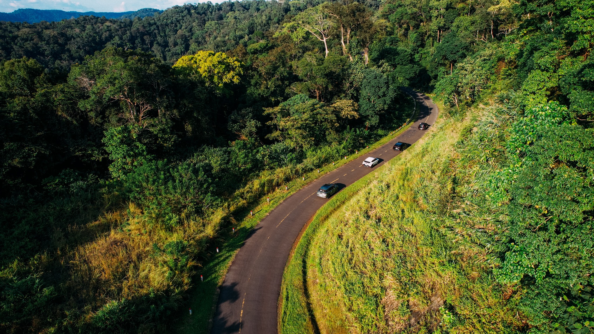 OFFB Cùng đi Thử thách Xuyên Việt 5 ngày 10 người với 4 xe điện VinFast 
