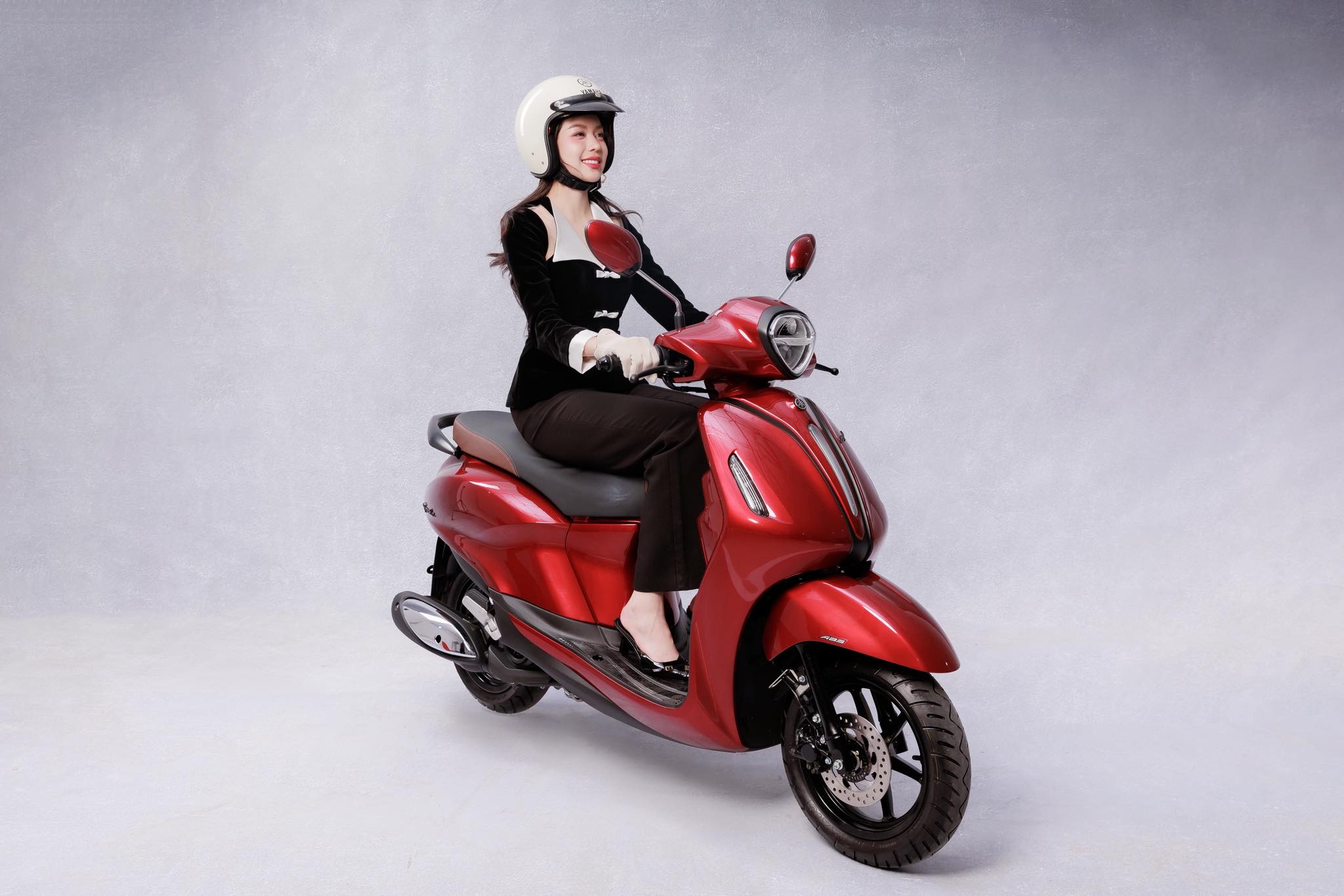 Chiếc xe nói gì về gu thẩm mỹ của người phụ nữ hiện đại?