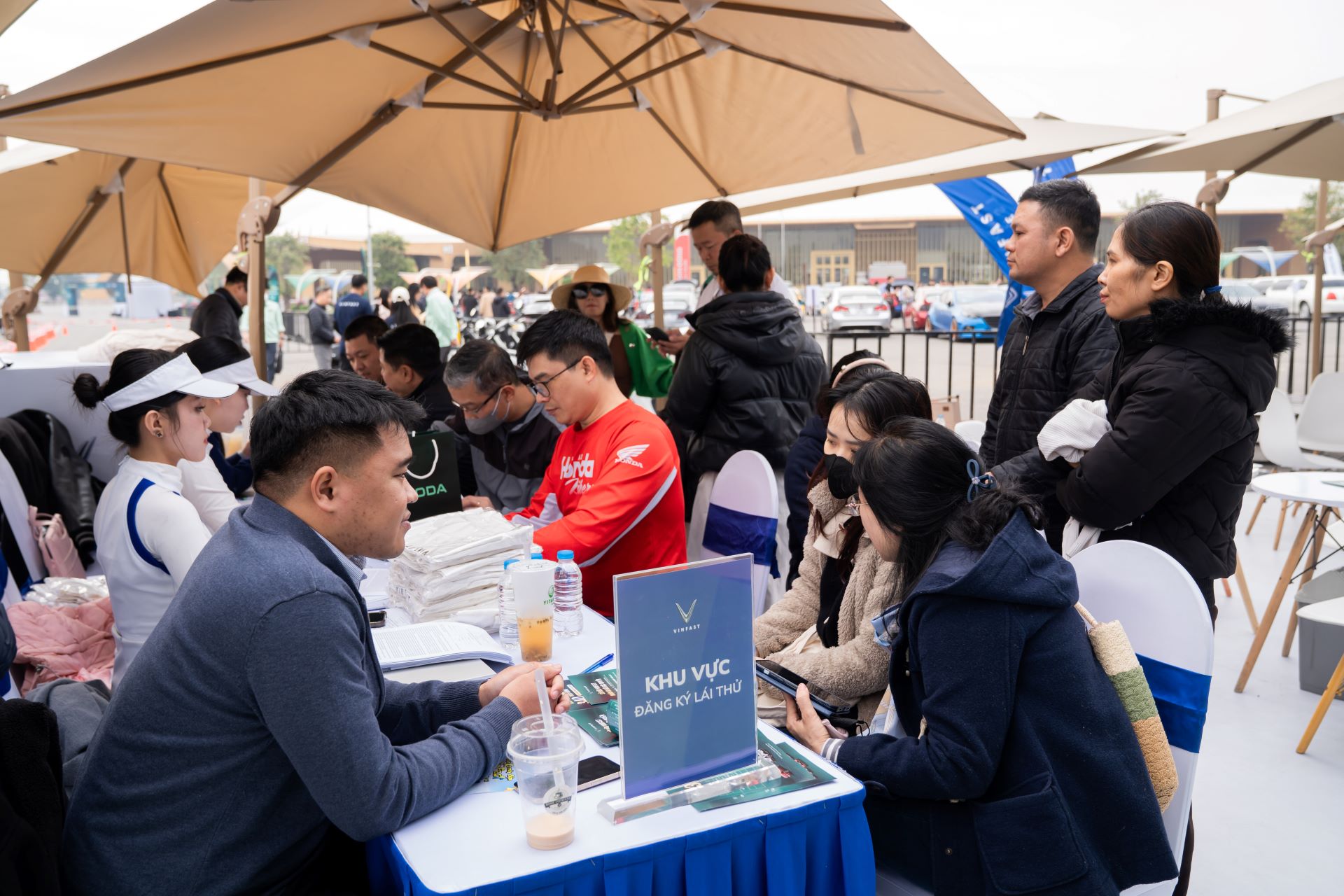 Khách Việt ấn tượng hệ sinh thái xanh toàn diện của VinFast tại Vietnam Mobility 2025