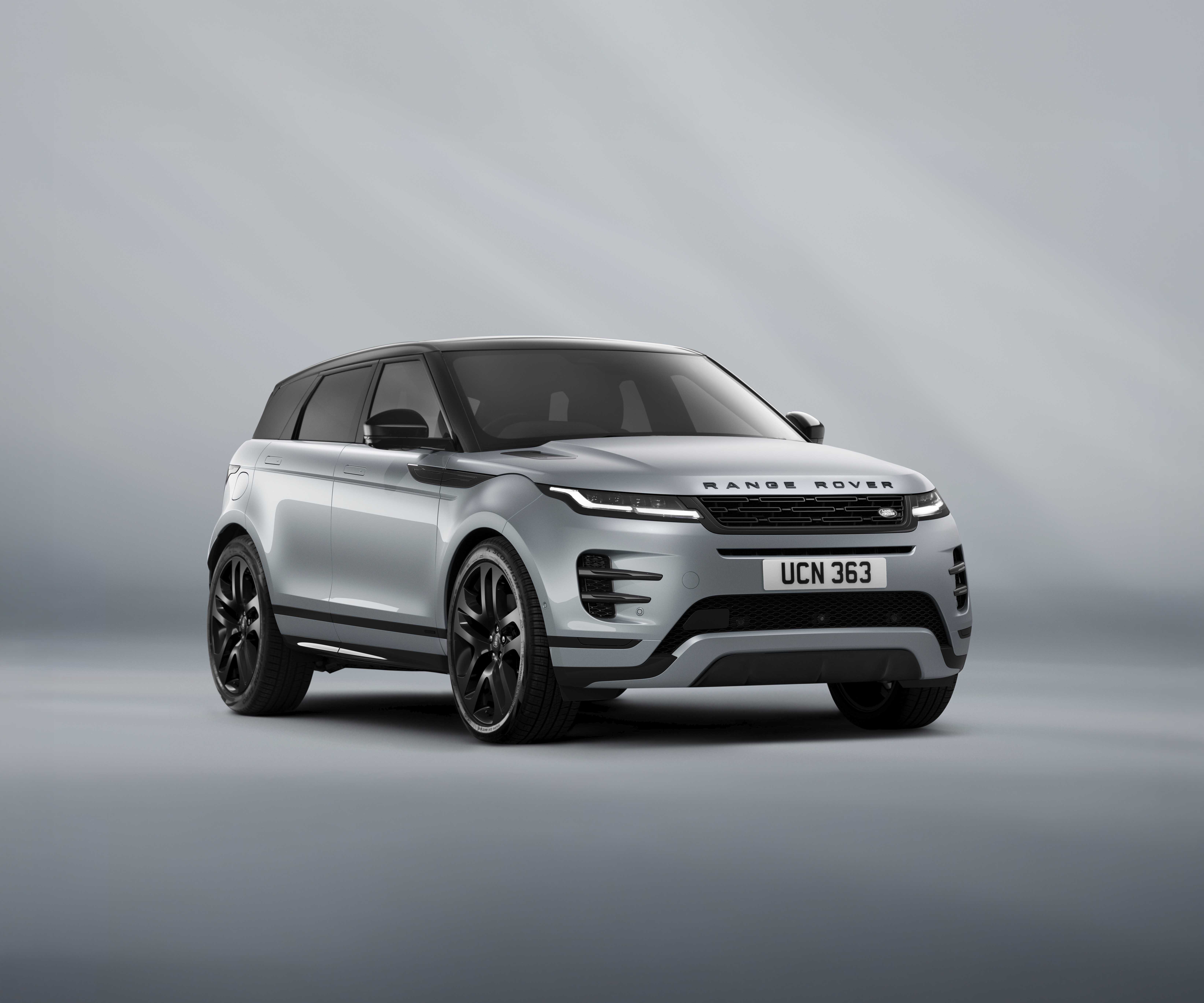 Range Rover Evoque ra mắt tại Việt Nam: SUV hạng sang cỡ nhỏ giá từ 2,969 tỷ đồng, chạy điện tới 66 km
