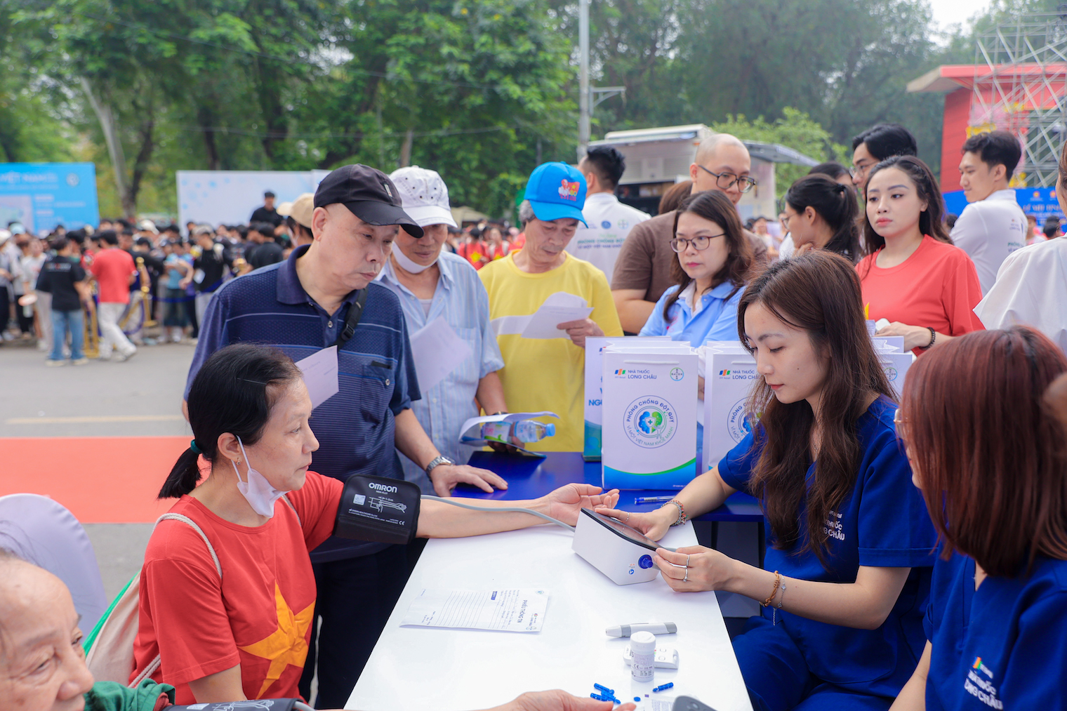 Ngày Sức khỏe toàn dân: hệ thống Long Châu phát huy “cánh tay nối dài” của ngành y tế